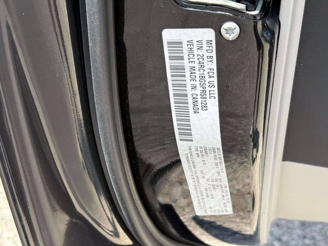 Used 2023 Chrysler Pacifica Touring-L FWD image 17