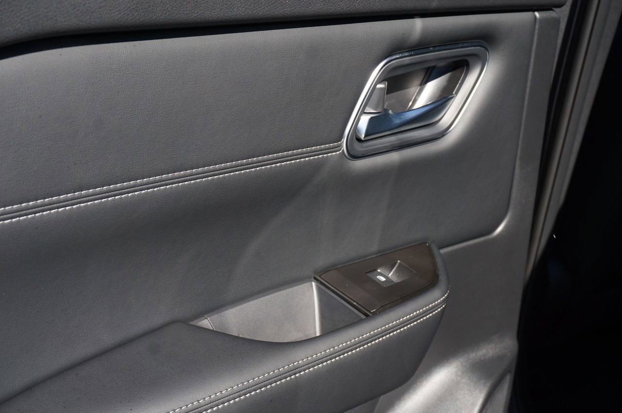 Certified 2025 Nissan Rogue Platinum w/ Platinum Premium Package image 34