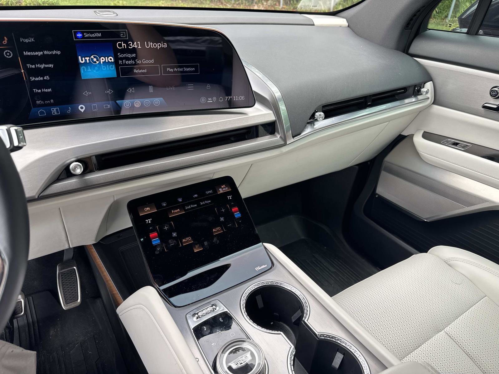 New 2026 Cadillac Vistiq Luxury w/ LPO, Floor Liner Package AWD/4WD image 24