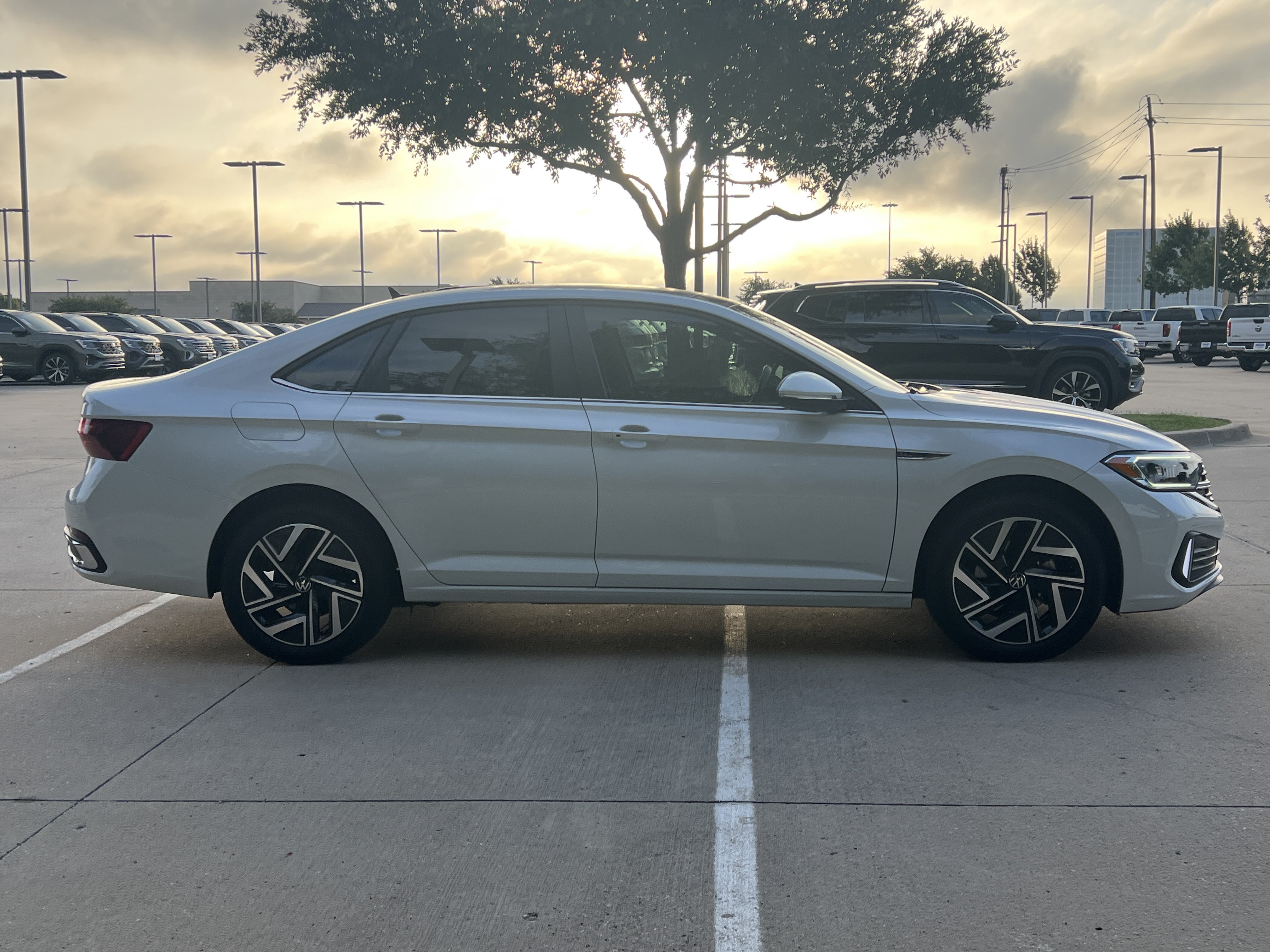 Certified 2022 Volkswagen Jetta SEL FWD image 10
