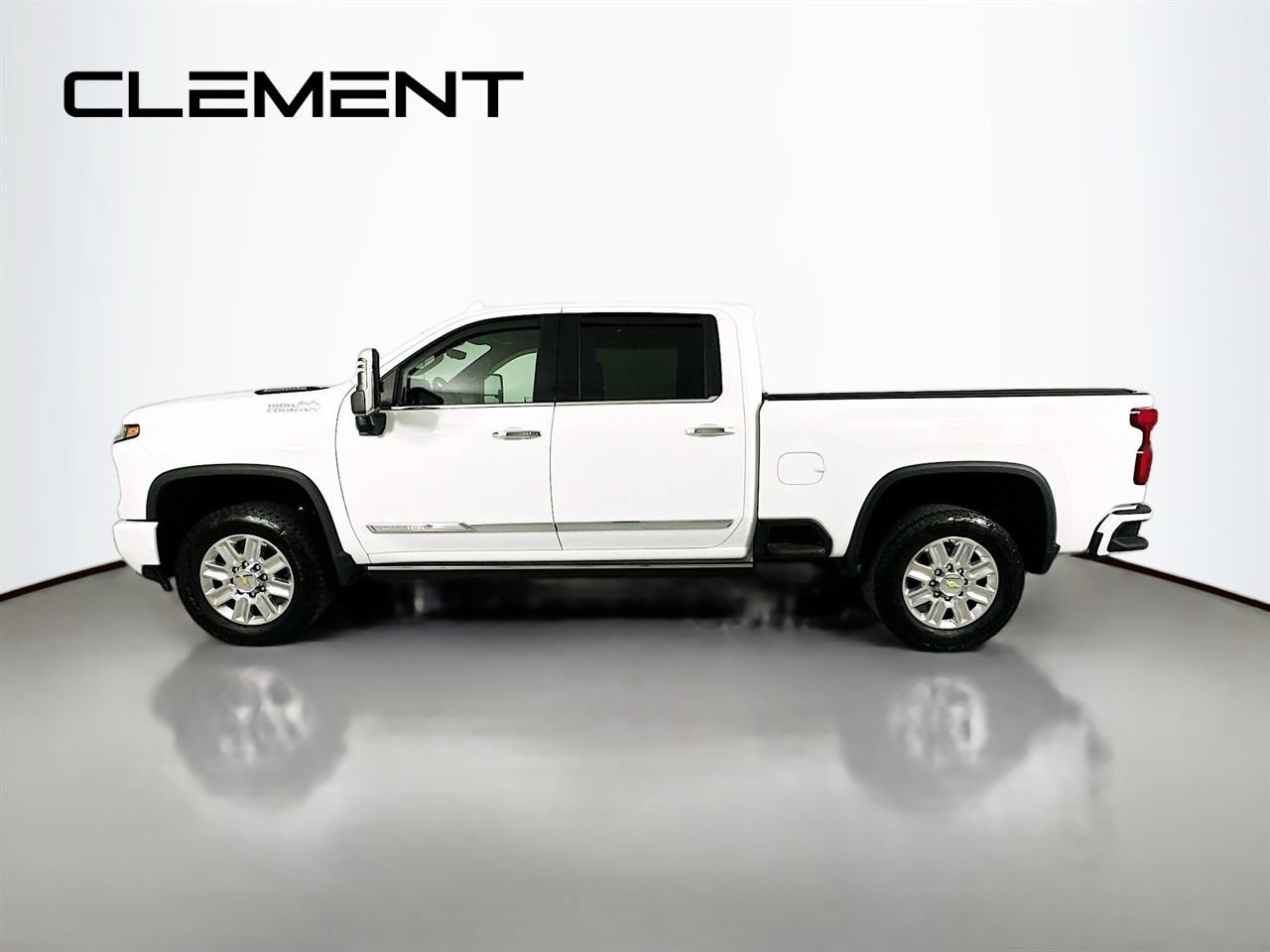 Used 2024 Chevrolet Silverado 2500 High Country w/ High Country Premium Package AWD/4WD image 6