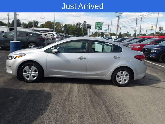 Used 2017 Kia Forte LX FWD image 4