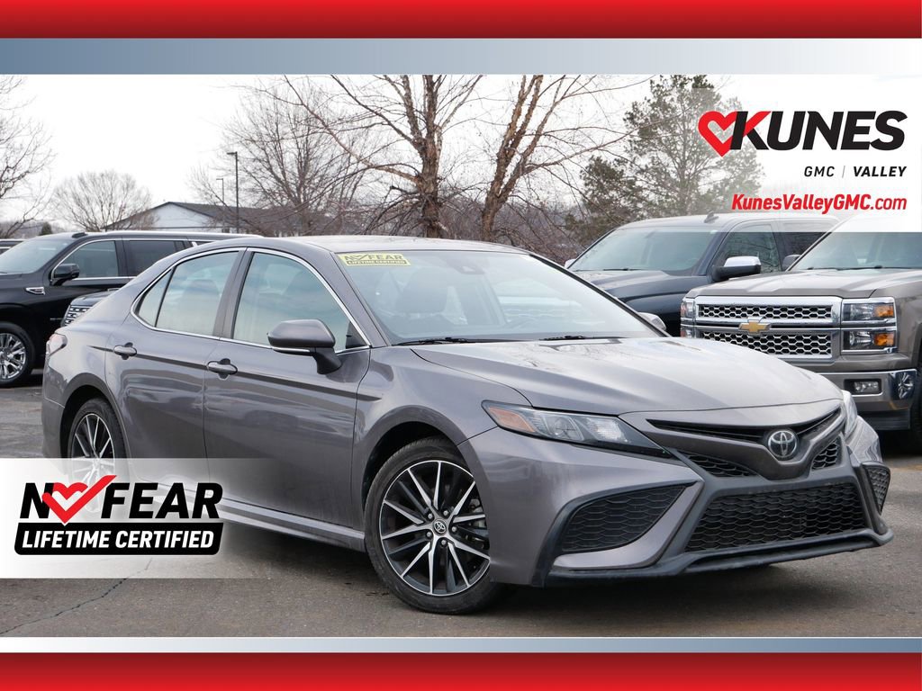 Used 2023 Toyota Camry SE image 1