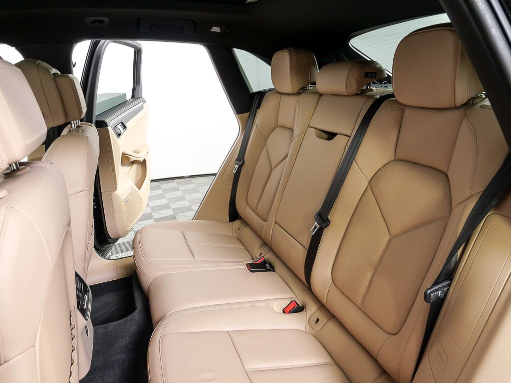 Certified 2023 Porsche Macan Turbo AWD/4WD image 22