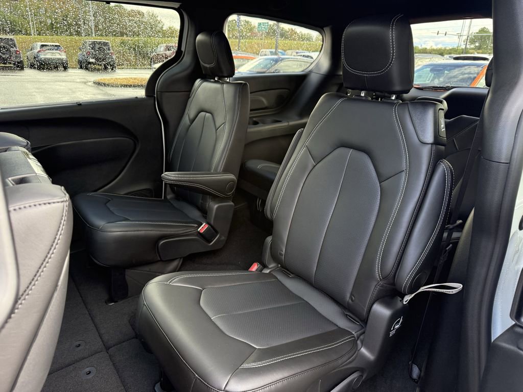 New 2026 Chrysler Pacifica Select image 17