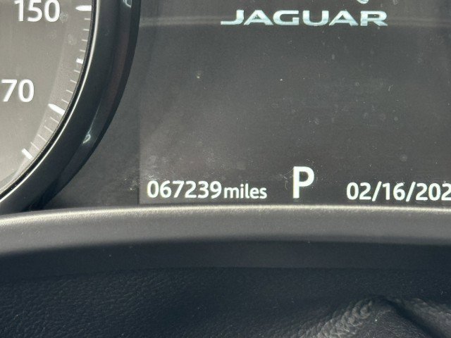 Used 2019 Jaguar XE Premium image 8