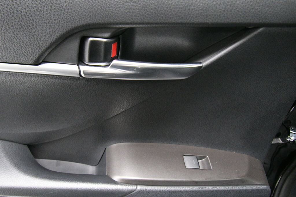 Used 2022 Toyota Camry LE FWD image 19