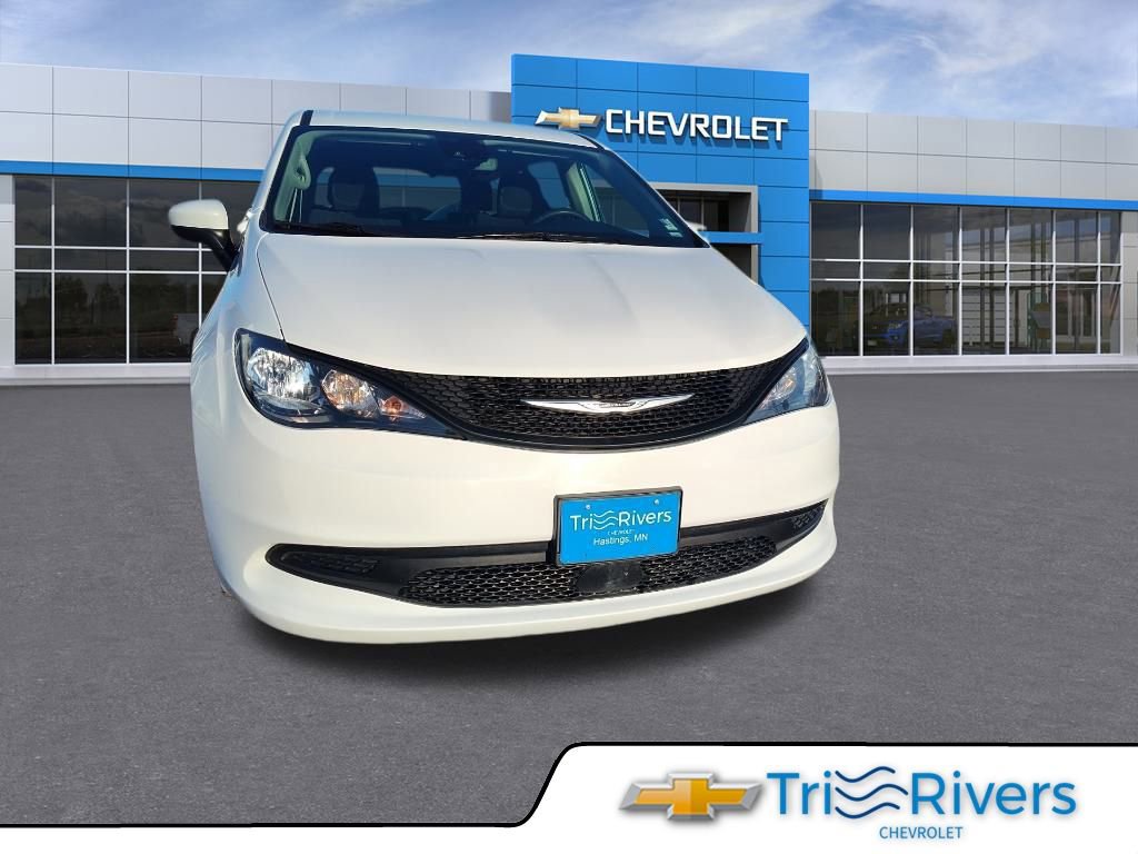 Used 2023 Chrysler Voyager LX image 7