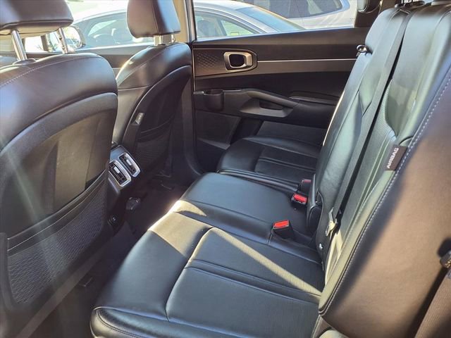 Used 2024 Kia Sorento S image 7