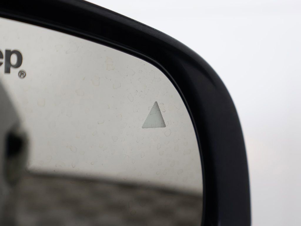 Used 2017 Jeep Compass Limited w/ Safe & Security Group AWD/4WD image 35