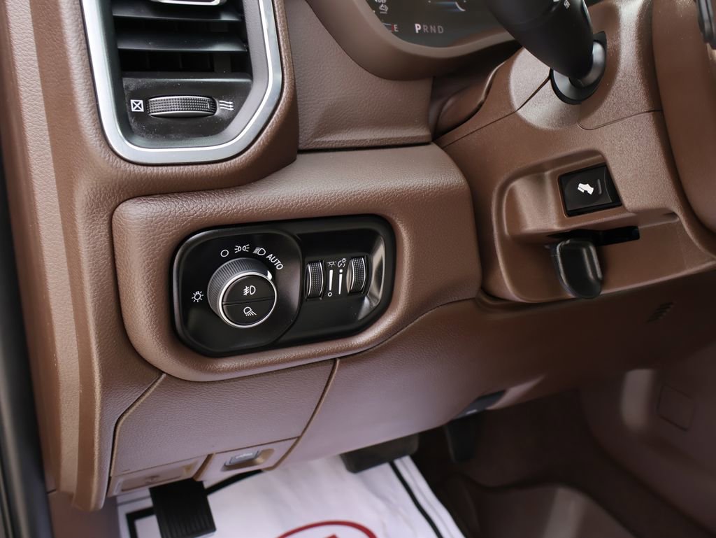 Used 2025 RAM 2500 Laramie AWD/4WD image 30