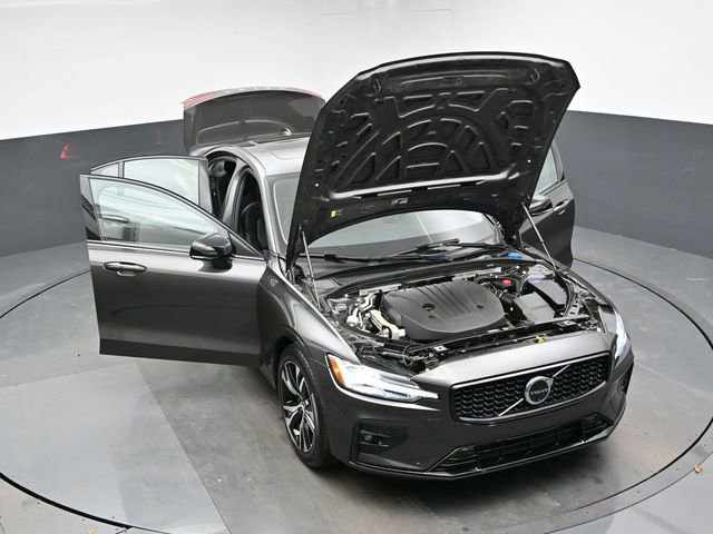Used 2025 Volvo S60 B5 Plus image 39