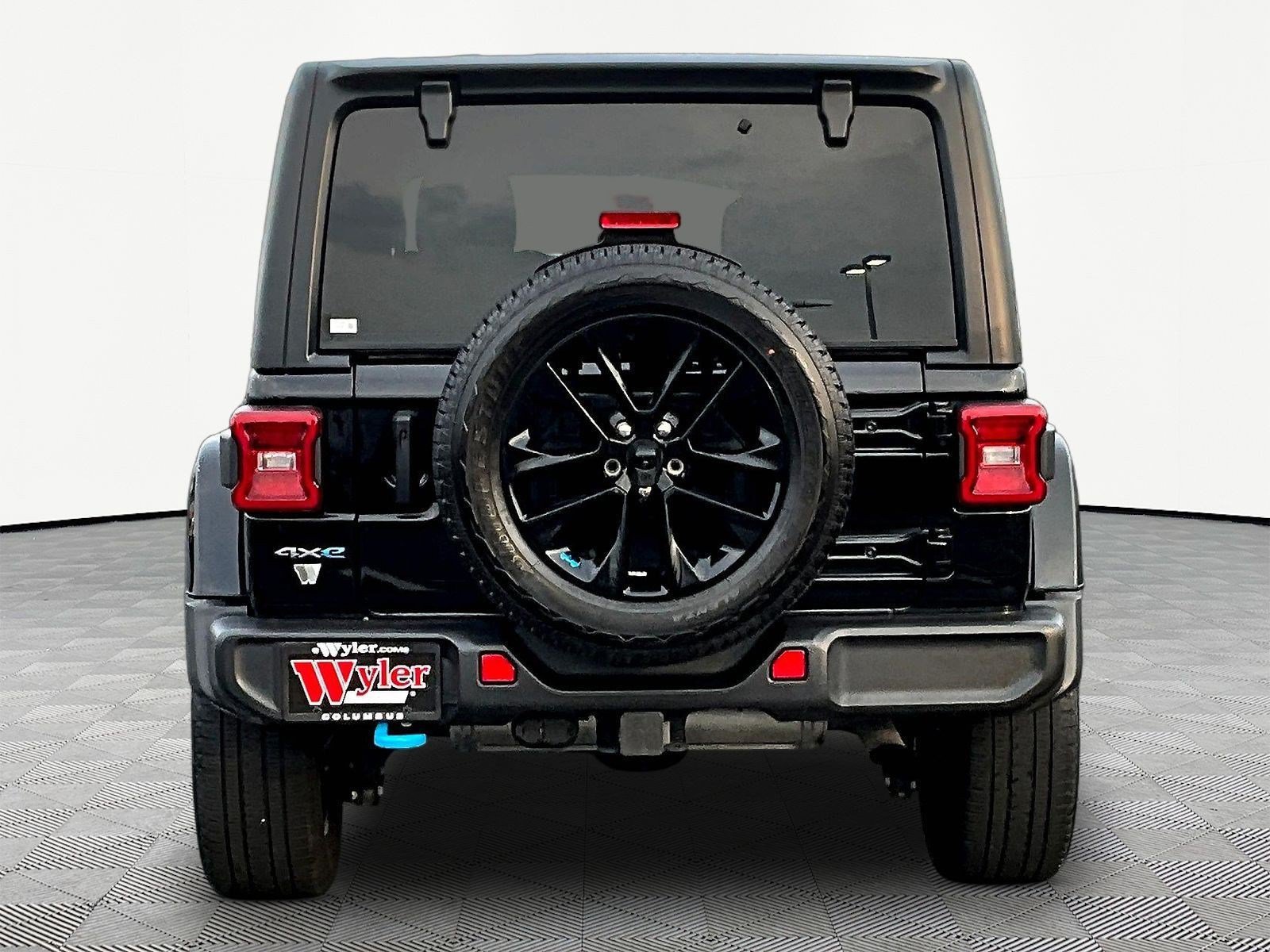 Used 2023 Jeep Wrangler Unlimited Sahara w/ Cold Weather Group AWD/4WD image 5