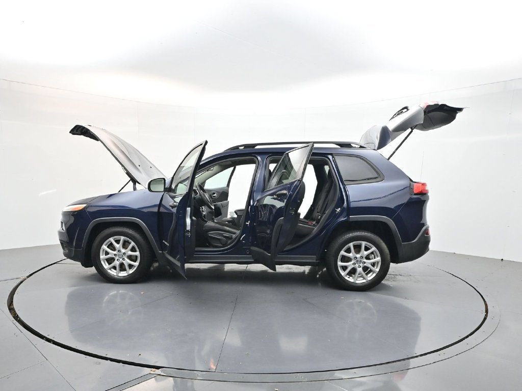 Used 2016 Jeep Cherokee Sport FWD image 26
