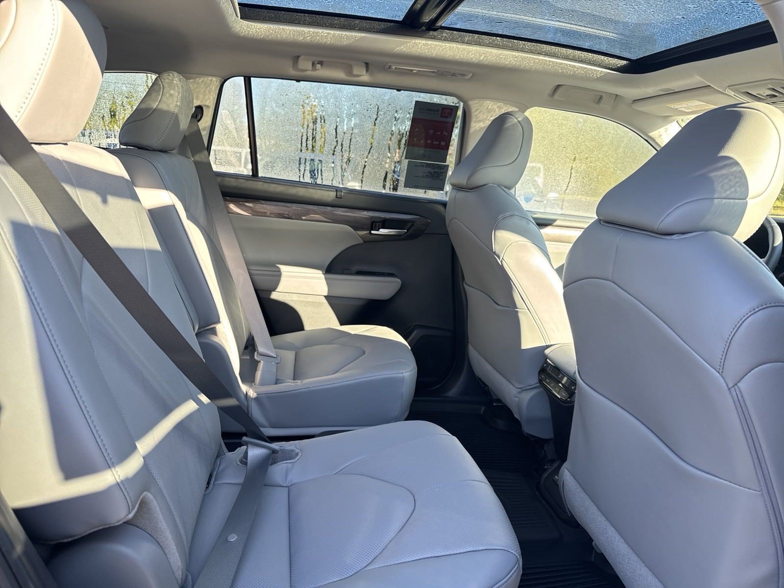 New 2025 Toyota Highlander Platinum AWD/4WD image 33
