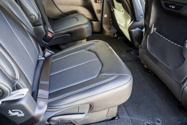 New 2026 Chrysler Pacifica Select image 30