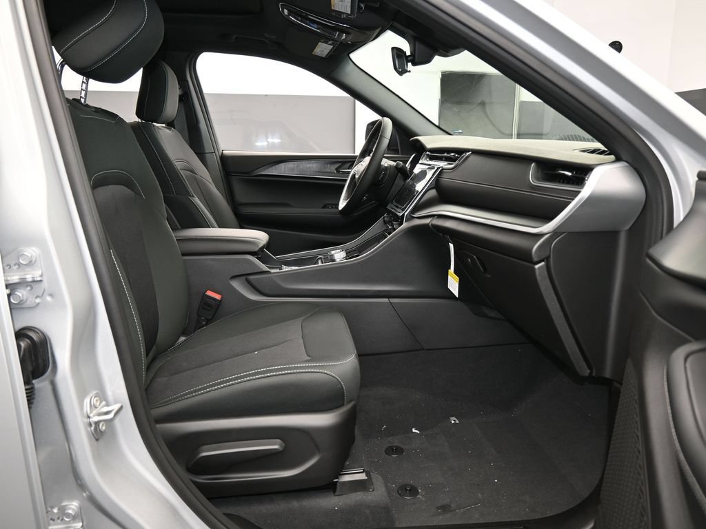 New 2026 Jeep Grand Cherokee Laredo X RWD image 38