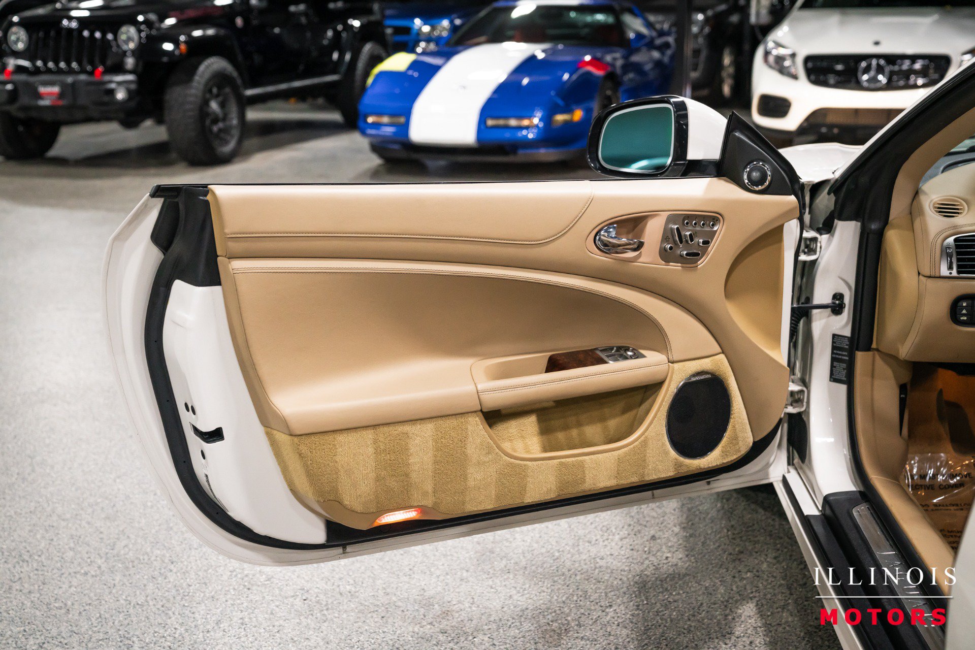 Used 2010 Jaguar XKR R RWD image 18
