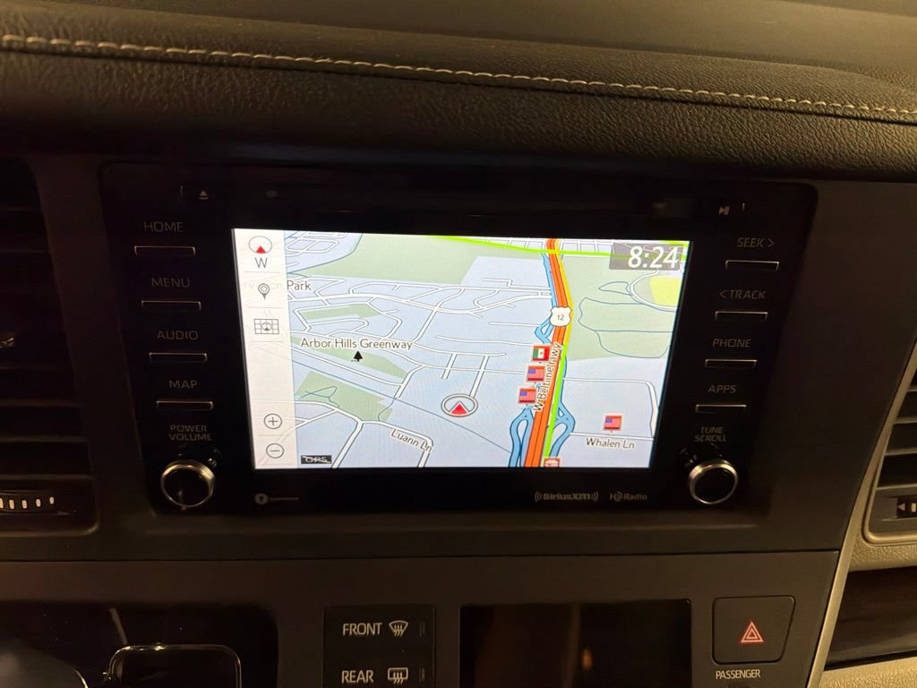 Used 2020 Toyota Sienna XLE Premium FWD image 12