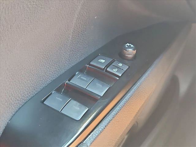 Used 2025 Toyota Camry SE w/ Convenience Package FWD image 23