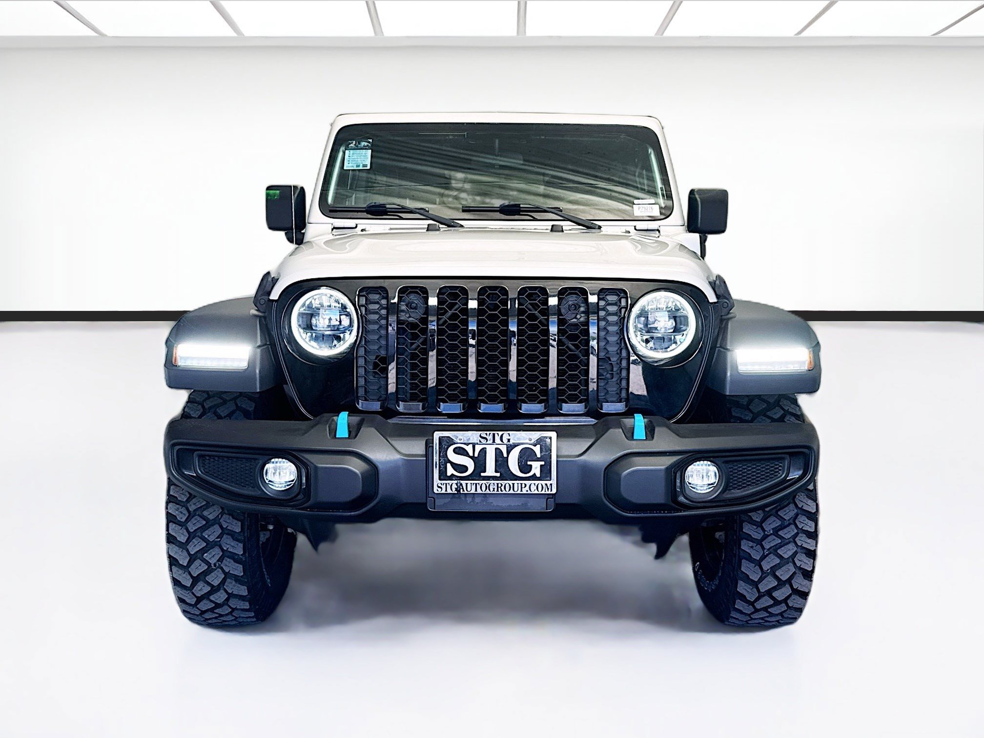 Used 2023 Jeep Wrangler Unlimited w/ Cold Weather Group AWD/4WD image 2
