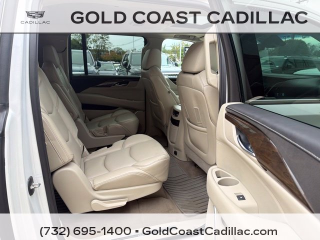 Used 2019 Cadillac Escalade ESV Luxury AWD/4WD image 9