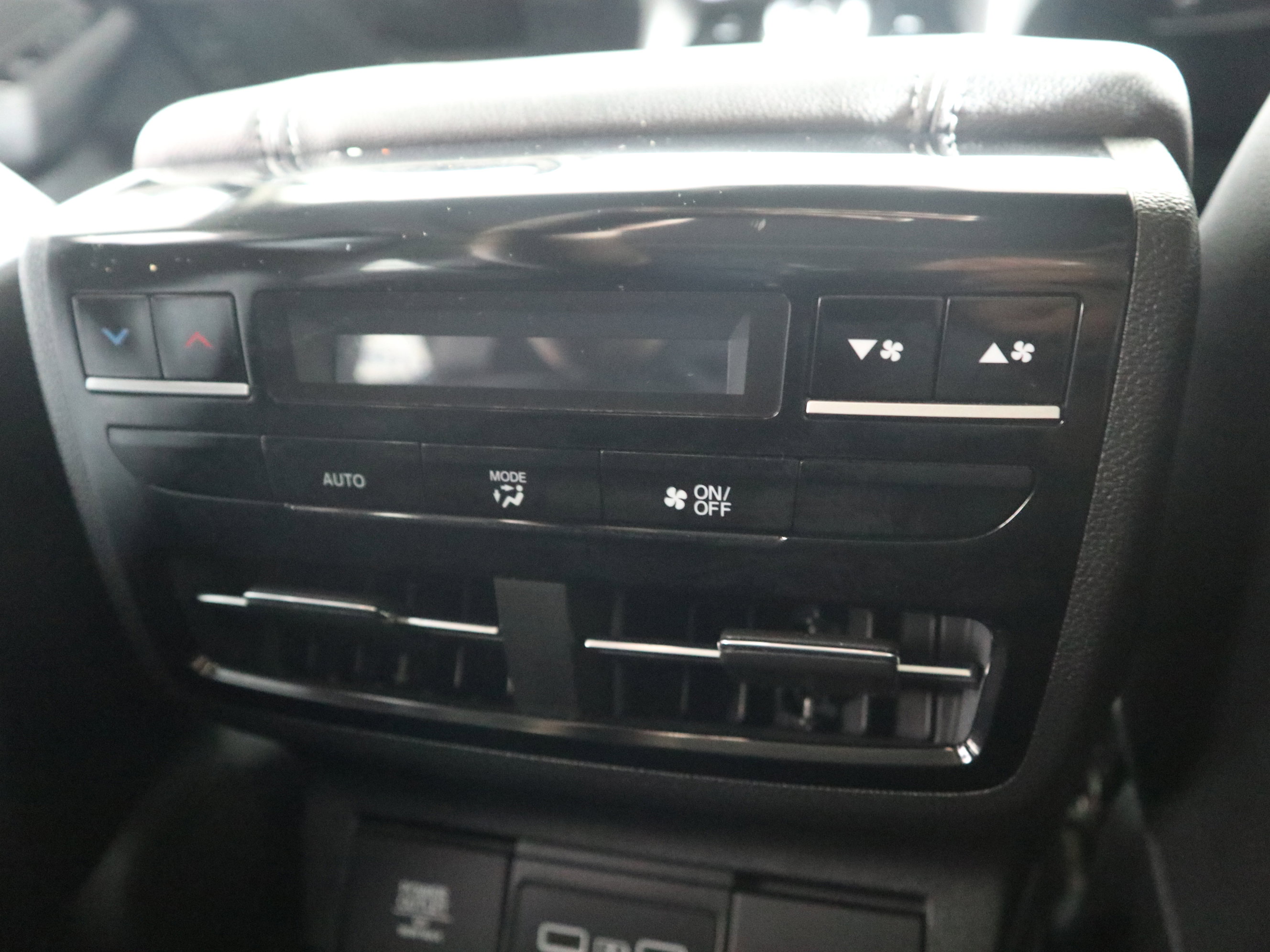 Used 2022 Acura MDX SH-AWD image 17