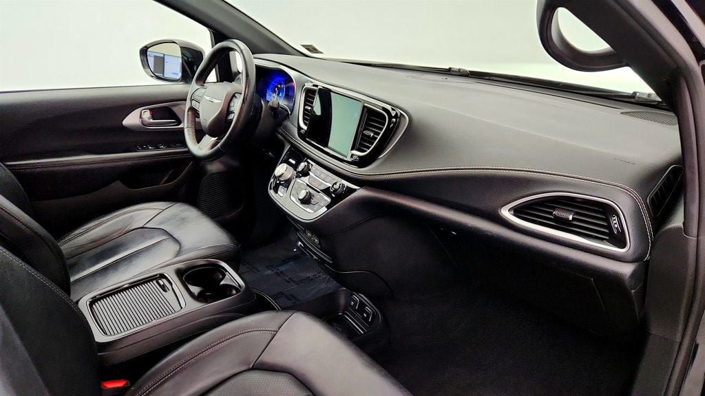 Used 2021 Chrysler Pacifica Touring-L w/ Premium & Safety Sphere Group AWD/4WD image 26