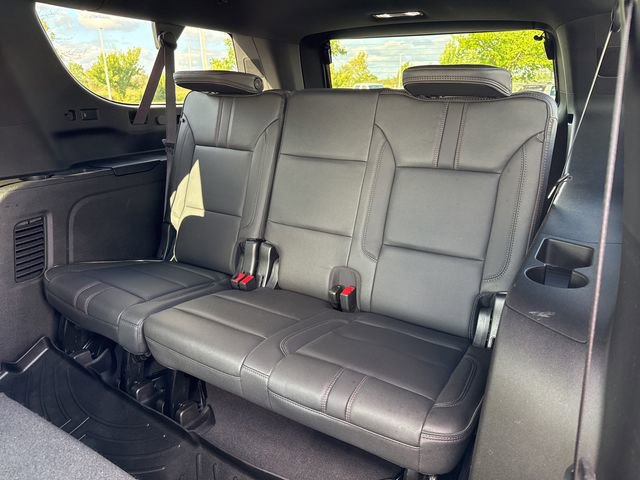 Used 2022 Chevrolet Suburban RST w/ Sport Performance Package image 32