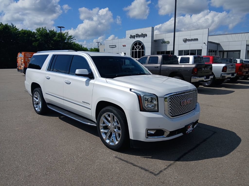 Used 2017 GMC Yukon XL Denali w/ Open Road Package AWD/4WD image 1