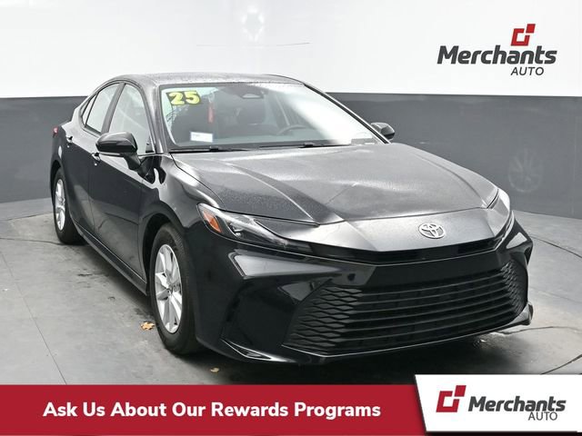 Used 2025 Toyota Camry LE image 1