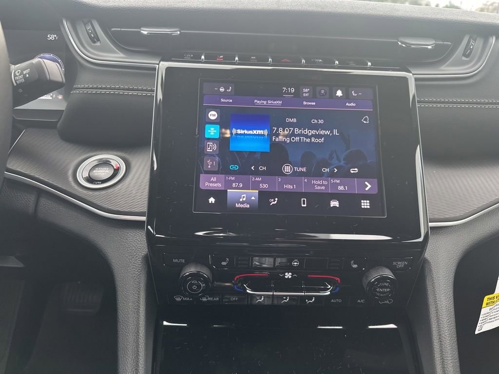 New 2025 Jeep Grand Cherokee Altitude image 18