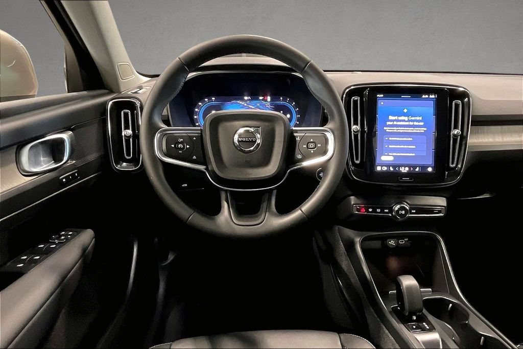 Certified 2023 Volvo XC40 B5 Core w/ Convenience Package AWD/4WD image 9
