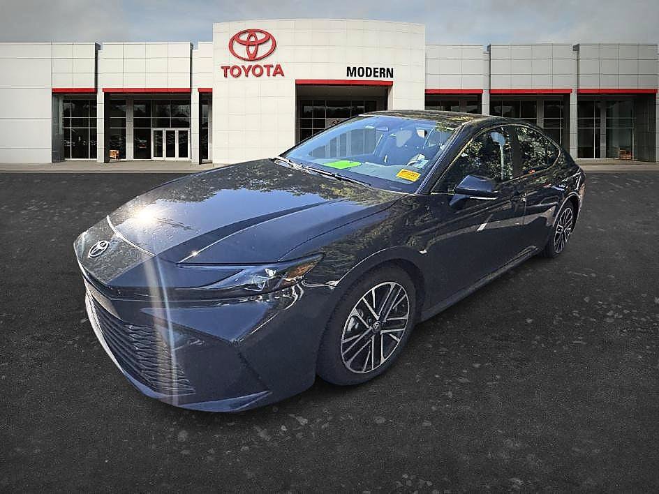 Used 2025 Toyota Camry XLE FWD image 23