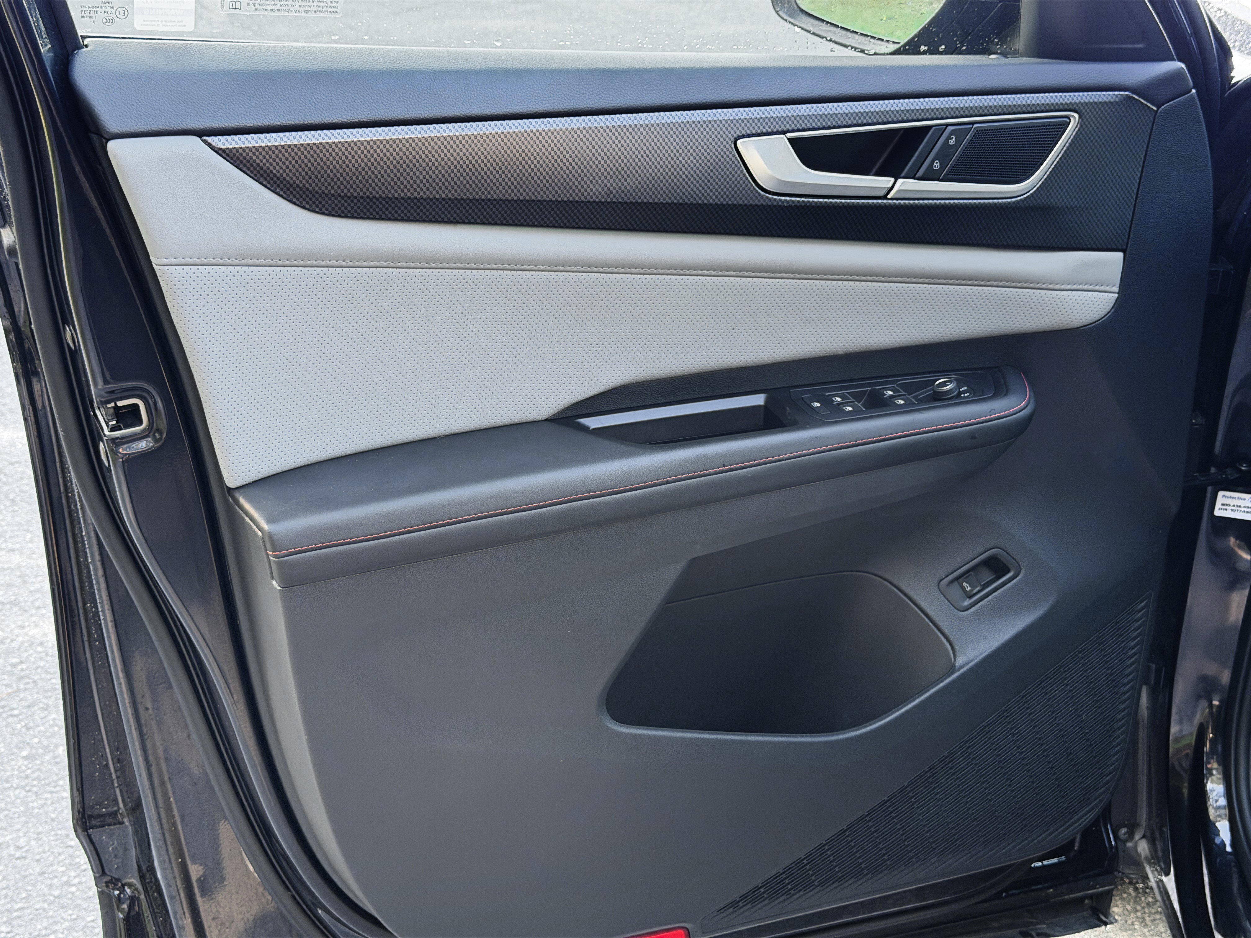 Used 2024 Volkswagen Atlas Peak Edition SEL image 4
