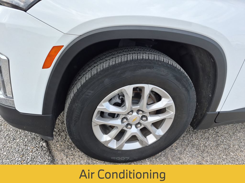 Used 2023 Chevrolet Traverse LS FWD image 12