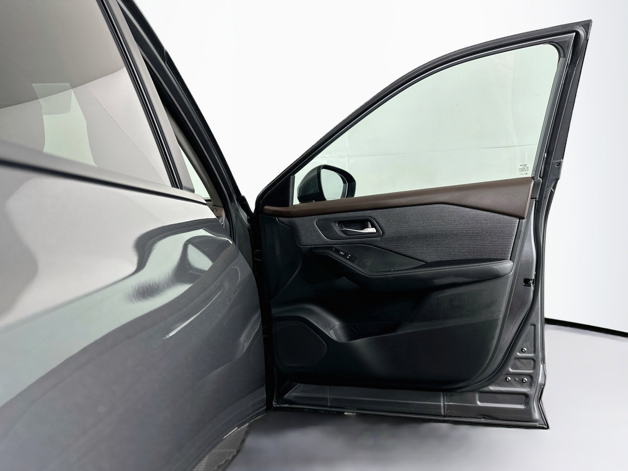 Used 2023 Nissan Rogue SV FWD image 31