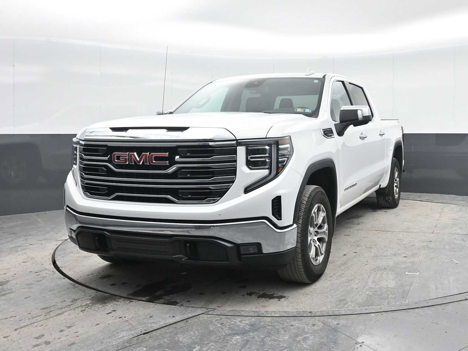 Used 2024 GMC Sierra 1500 SLT image 10