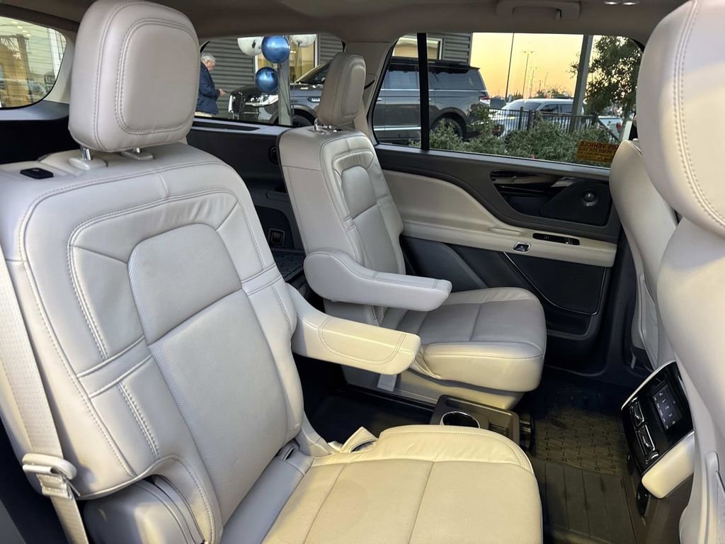 Used 2022 Lincoln Aviator Reserve w/ Elements Package Plus image 12
