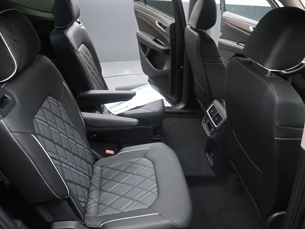 Used 2025 Volkswagen Atlas SEL Premium R-Line image 17