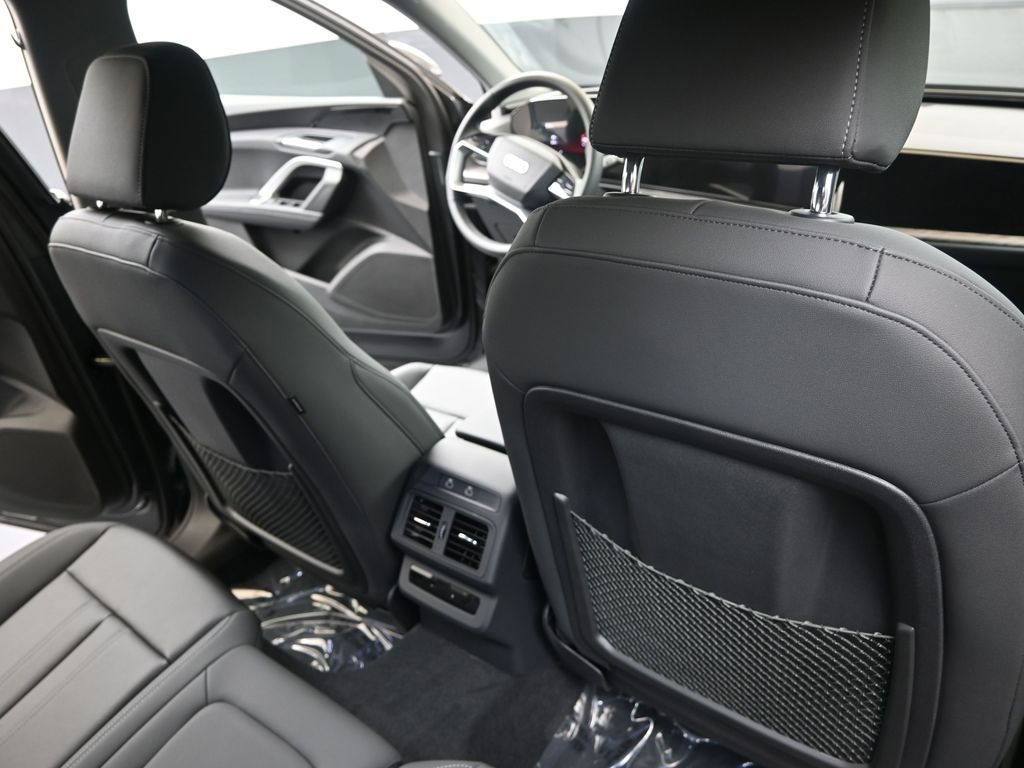 Used 2025 Audi Q5 Premium w/ Convenience Package image 15