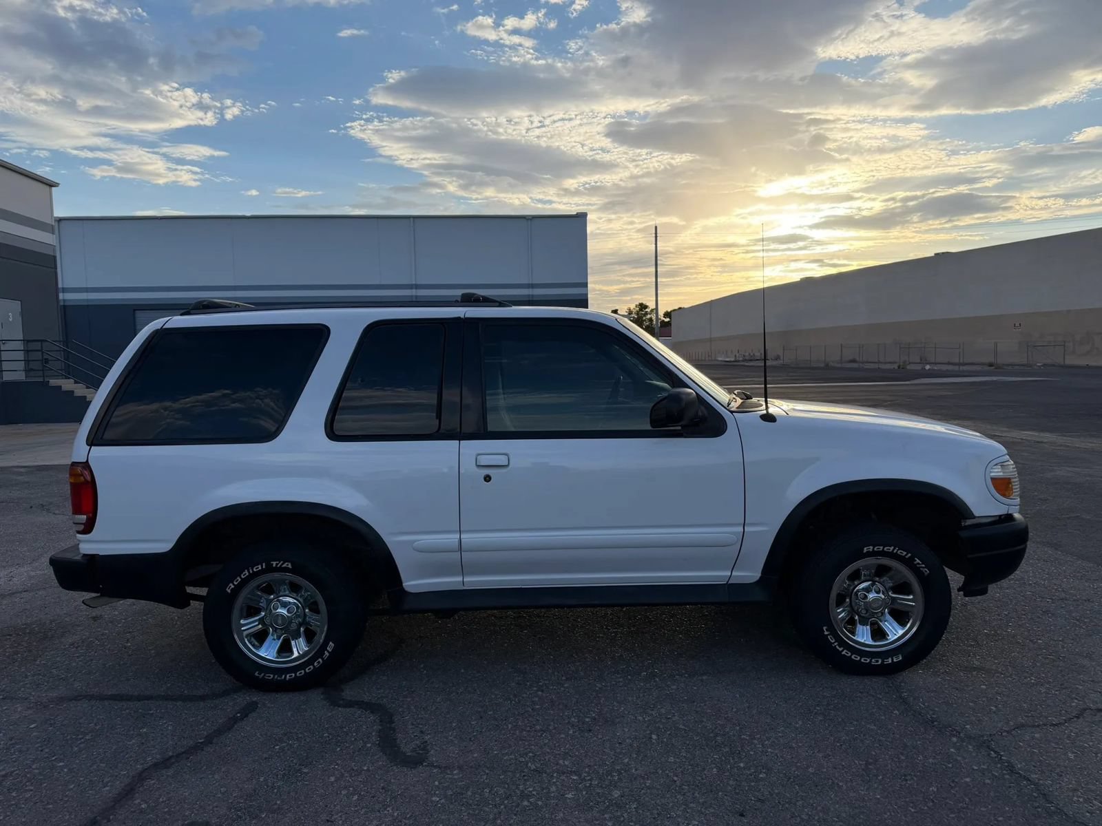 Used 1998 Ford Explorer Sport RWD image 4