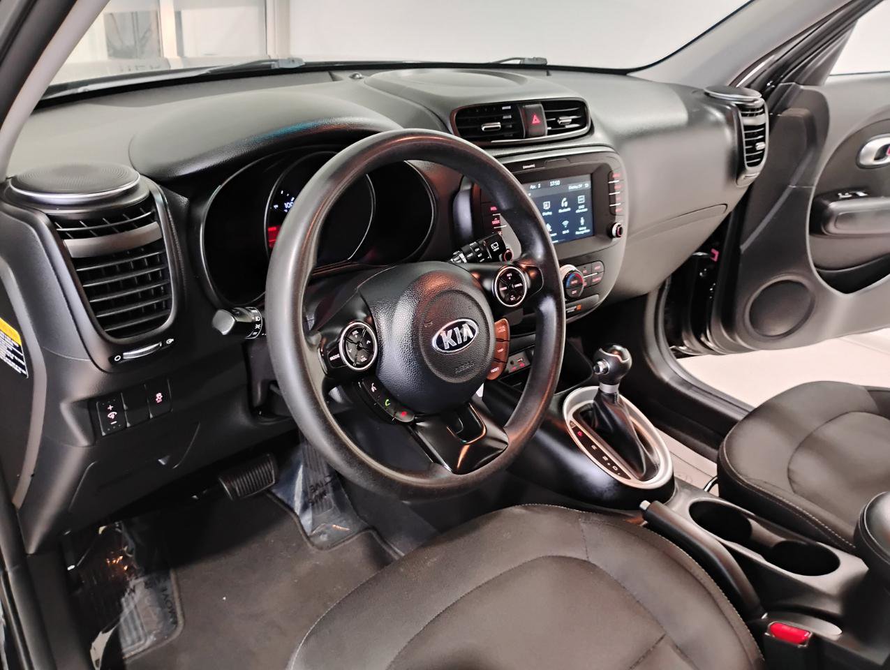 Used 2019 Kia Soul + FWD image 13