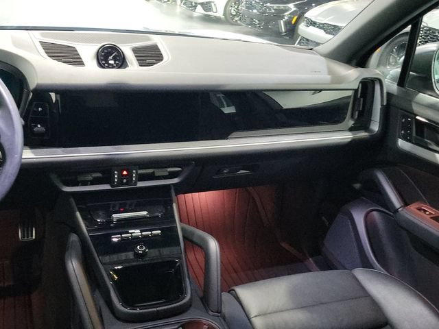 Used 2024 Porsche Cayenne S AWD/4WD image 16