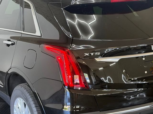 Used 2025 Cadillac XT5 Luxury w/ LPO, Floor Liner Package FWD image 8