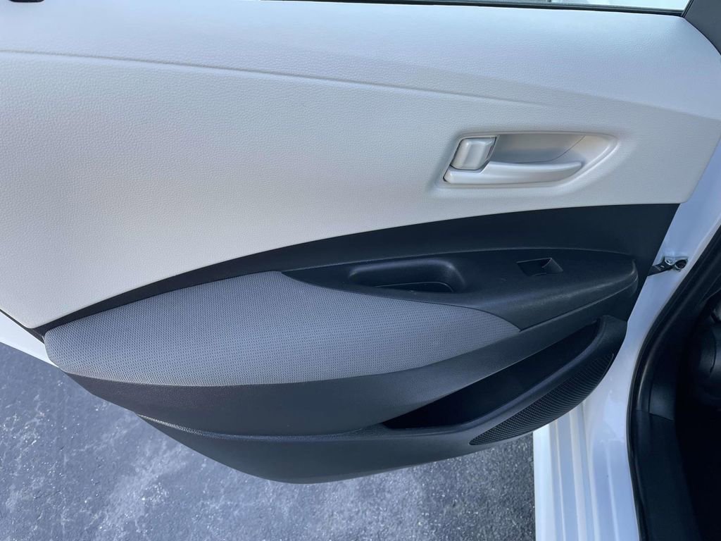 Used 2025 Toyota Corolla LE image 21