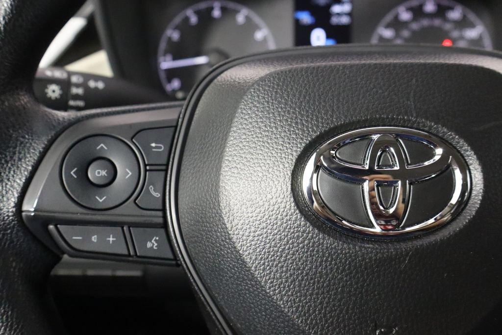 Used 2025 Toyota Corolla LE FWD image 8