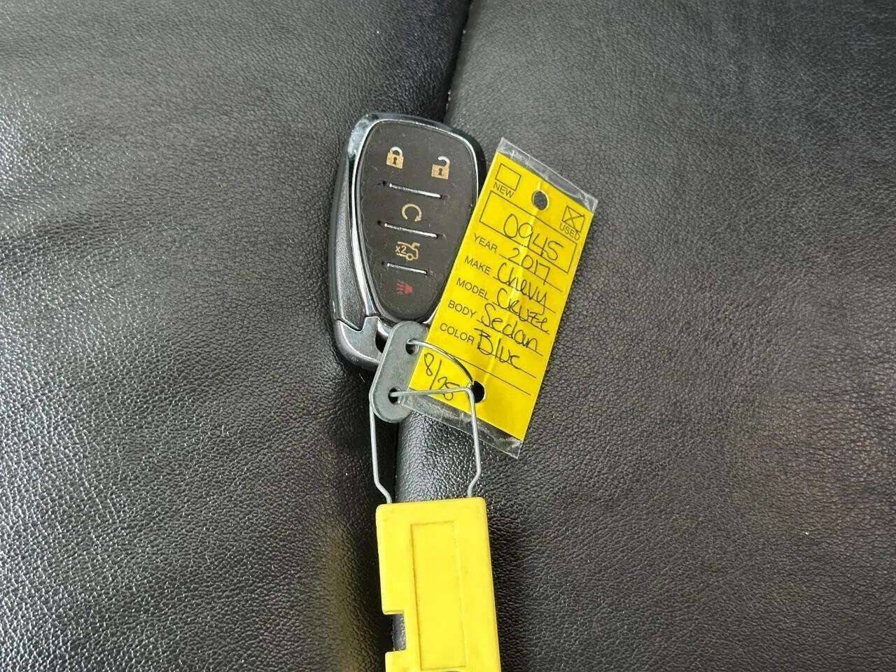 Used 2017 Chevrolet Cruze Premier FWD image 16