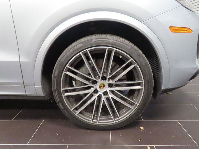 Used 2022 Porsche Cayenne S AWD/4WD image 43
