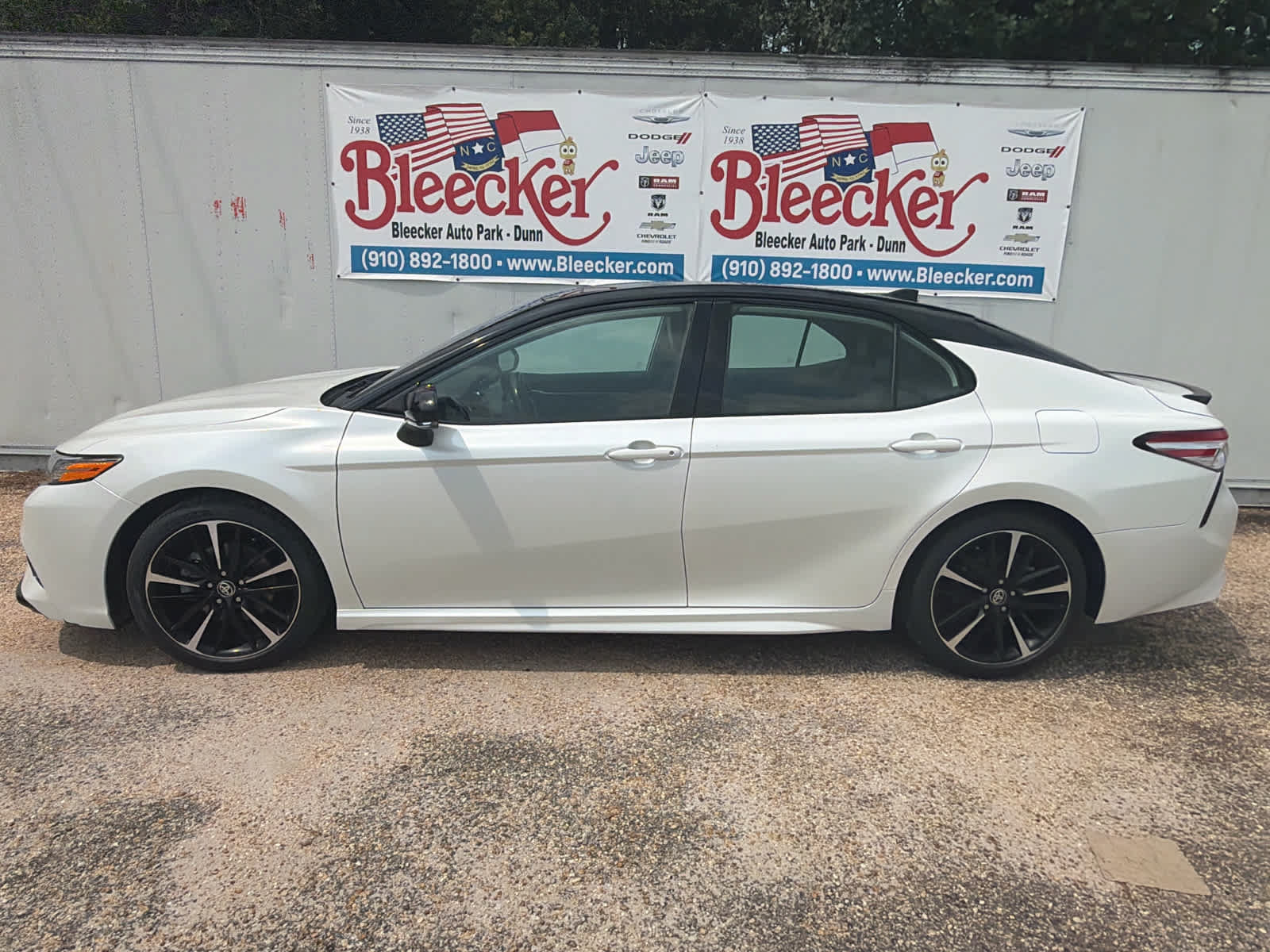Used 2020 Toyota Camry XSE FWD image 7